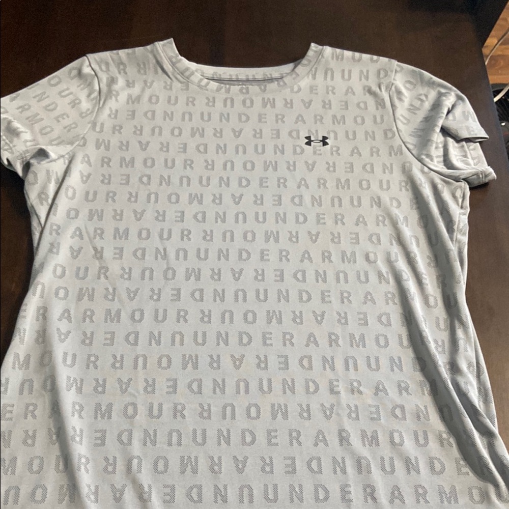 Under Armour Gray Short Sleeve Tee with Textured Design NWOT. Size XL